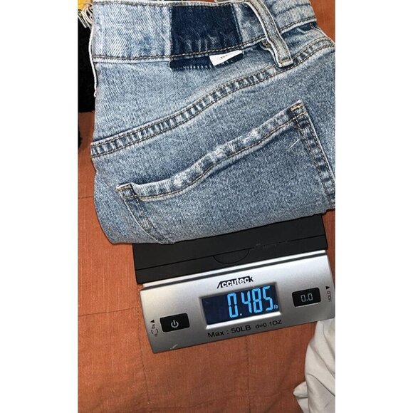 Daze Blue Light Wash High-Rise Distressed Denim Frayed Hem Shorts Women's Size 2 - Picture 8 of 8